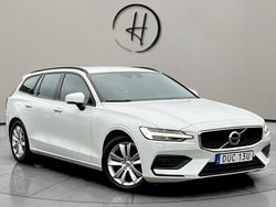 Vit Begagnad 2019 Volvo V60 Momentum Kombi | 244 900 kr (Marknadspris)