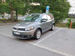 Grå Begagnad 2011 VW Touran Cross Minibuss | 74 900 kr (Bra pris)