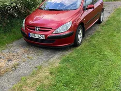Röd Begagnad 2004 Peugeot 307 Halvkombi | 11 500 kr (Superpris)