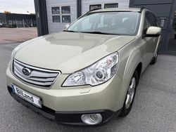 Ljusgul (gul) Begagnad 2012 Subaru Outback SUV | 54 900 kr (Marknadspris)