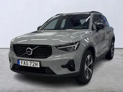 Grå Begagnad 2024 Volvo XC40 Plus SUV | 469 000 kr