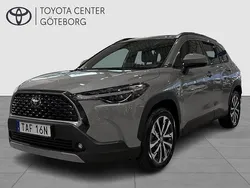 Grå Begagnad 2024 Toyota Corolla Cross Style SUV | 389 900 kr (Marknadspris)