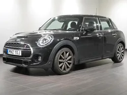 Svart Begagnad 2020 Mini Cooper Halvkombi | 229 800 kr (Marknadspris)