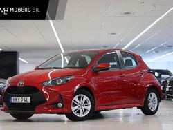 Röd Begagnad 2022 Toyota Yaris Hybrid Active Halvkombi | 189 900 kr (Marknadspris)