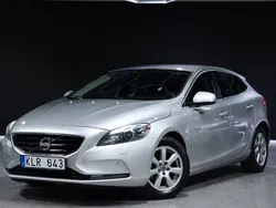 Ljusgrå (grå) Begagnad 2013 Volvo V40 Summum Kombi | 99 900 kr (Marknadspris)