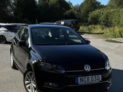 Svart Begagnad 2016 VW Polo Halvkombi | 104 500 kr (Marknadspris)