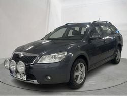 Mörkgrå Begagnad 2012 Skoda Octavia Scout Kombi | 69 000 kr (Bra pris)