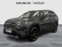 Grå Begagnad 2021 Toyota RAV4 Hybrid Style SUV | 319 000 kr (Marknadspris)