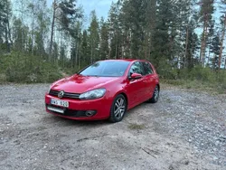 Röd Begagnad 2011 VW Golf VI Halvkombi | 45 000 kr (Marknadspris)