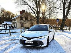 Begagnad 2020 Toyota Camry Hybrid Sedan | 267 000 kr (Marknadspris)
