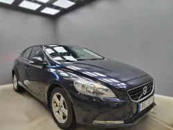 Mörkblå (blå) Begagnad 2016 Volvo V40 Kinetic Kombi | 109 900 kr (Marknadspris)