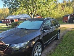 Brun Begagnad 2015 Skoda Superb Elegance Kombi | 129 900 kr (Marknadspris)