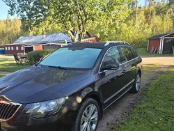 Brun Begagnad 2015 Skoda Superb Elegance Kombi | 129 900 kr (Marknadspris)