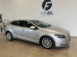 Ljusgrå Begagnad 2013 Volvo V40 Summum Kombi | 99 900 kr (Marknadspris)