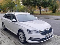 Vit Begagnad 2020 Skoda Superb Kombi | 229 000 kr (Bra pris)