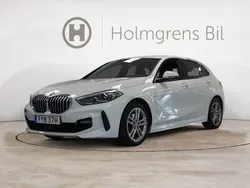 Vit Begagnad 2022 BMW 118 M Sport Halvkombi | 274 500 kr (Lite dyr)