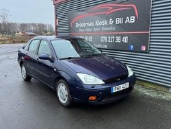 Blå Begagnad 1999 Ford Focus Sedan | 23 900 kr