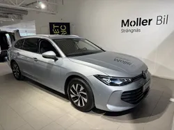 Silver (oyster silver metallic) Begagnad 2024 VW Passat Business Kombi | 349 900 kr (Marknadspris)