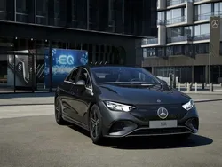 Grå Begagnad 2023 Mercedes EQE300 Sedan | 742 350 kr (Dyr)