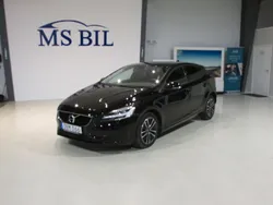 Svart Begagnad 2016 Volvo V40 Momentum Kombi | 159 900 kr (Lite dyr)