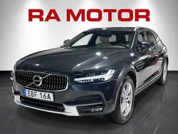 Grå Begagnad 2019 Volvo V90 CC Momentum Kombi | 299 900 kr (Marknadspris)