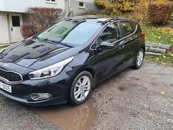 Svart Begagnad 2012 Kia Ceed Comfort Halvkombi | 49 900 kr (Marknadspris)