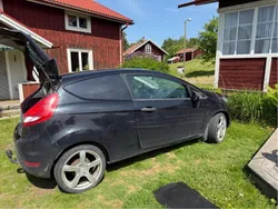 Svart Begagnad 2012 Ford Fiesta Halvkombi | 29 900 kr (Superpris)