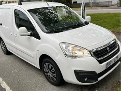 Vit Begagnad 2016 Peugeot Partner Minibuss | 44 500 kr (Bra pris)