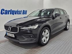 Onyxsvart metallic Begagnad 2022 Volvo V60 CC Kombi | 329 000 kr (Marknadspris)