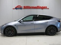 Grå samma som bilen Begagnad 2023 Tesla Model Y Performance SUV | 379 900 kr (Bra pris)