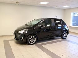 Svart Begagnad 2018 Toyota Yaris Active Halvkombi | 109 900 kr (Marknadspris)