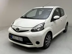 Vit Begagnad 2013 Toyota Aygo Halvkombi | 49 000 kr (Marknadspris)