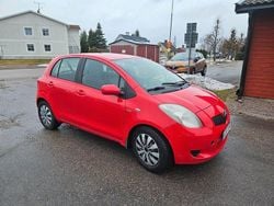 Röd Begagnad 2006 Toyota Yaris Halvkombi | 49 000 kr (Marknadspris)