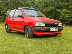Röd Begagnad 1988 Mazda 121 Halvkombi | 21 000 kr