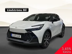 Vit Begagnad 2023 Toyota C-HR Edition SUV | 439 900 kr (Marknadspris)