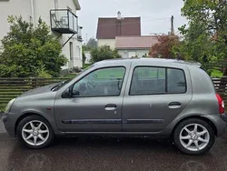 Grå Begagnad 2003 Renault Clio II Expression Halvkombi | 13 000 kr (Superpris)