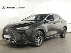 Svart Begagnad 2022 Lexus NX450h+ Executive Line SUV | 548 900 kr (Marknadspris)