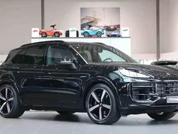 Svart Ny 2025 Porsche Cayenne SUV | 1 468 900 kr
