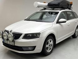 Vit Begagnad 2014 Skoda Octavia Kombi | 89 000 kr (Marknadspris)