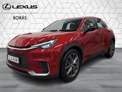 Röd Begagnad 2024 Lexus LBX SUV | 344 900 kr (Bra pris)