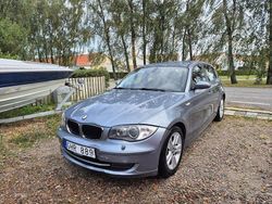 Blå Begagnad 2008 BMW 118 Advantage Halvkombi | 74 500 kr (Marknadspris)