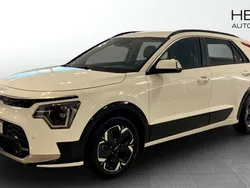 Vit (white) Begagnad 2022 Kia e-Niro SUV | 309 900 kr (Marknadspris)