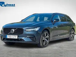 Mörkblå (denim blue metallic) Begagnad 2022 Volvo V90 R-Design Kombi | 439 800 kr (Dyr)