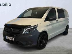 Grå Begagnad 2023 Mercedes Vito Minibuss | 559 900 kr