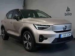 Grå Begagnad 2023 Volvo XC40 Single Motor SUV | 352 000 kr