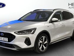 Grå (silver) Begagnad 2023 Ford Focus Active Halvkombi | 214 900 kr (Marknadspris)