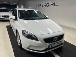 Vit Begagnad 2014 Volvo V40 Momentum Kombi | 99 900 kr (Marknadspris)