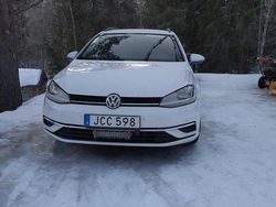 Vit Begagnad 2018 VW Golf VII Kombi | 150 000 kr (Marknadspris)