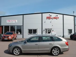 Ljusbrun (brun) Begagnad 2013 Skoda Superb Ambition Kombi | 99 900 kr (Marknadspris)