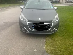 Grå Begagnad 2015 Peugeot 208 Halvkombi | 49 500 kr (Marknadspris)